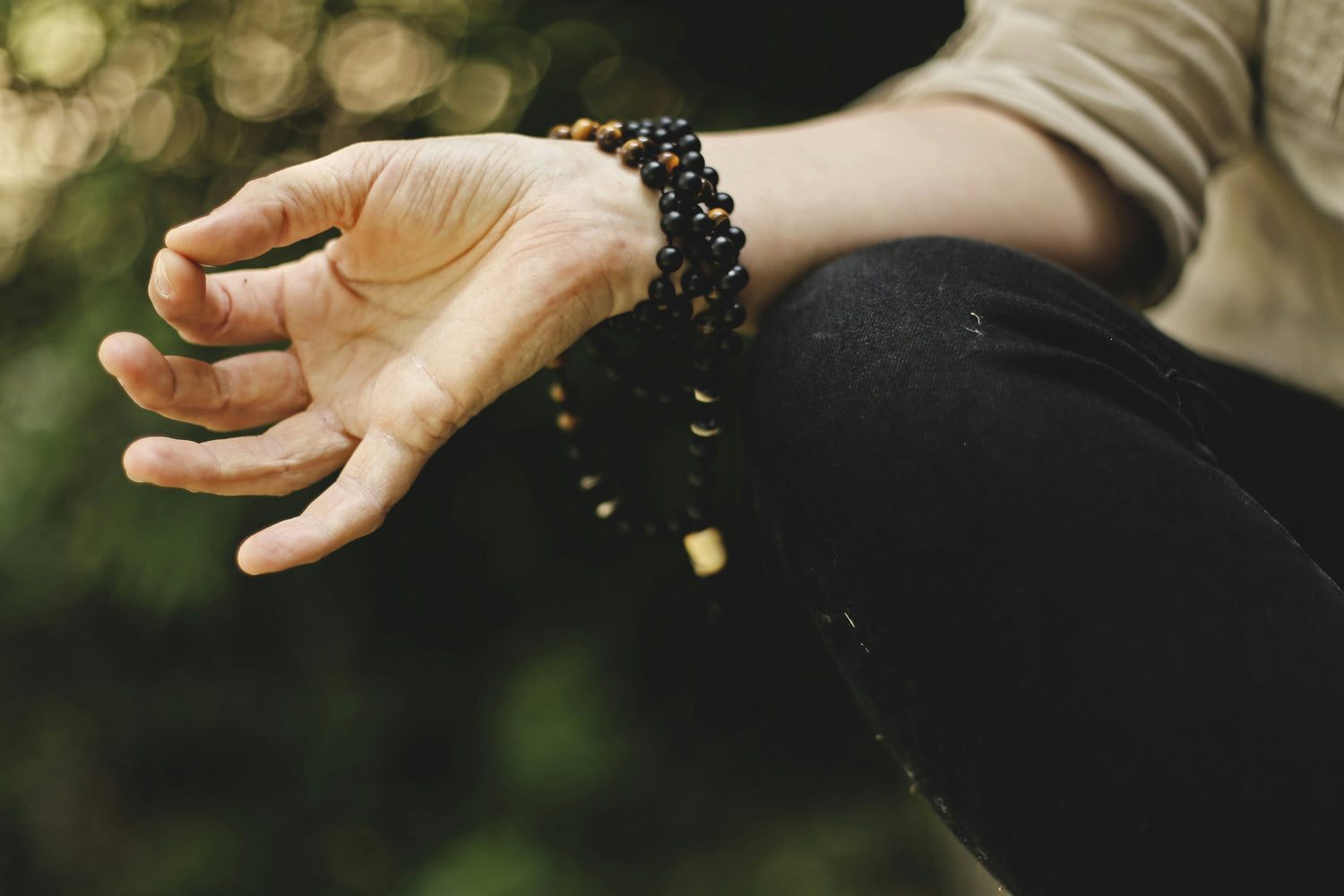 Using mantras when playing the gong